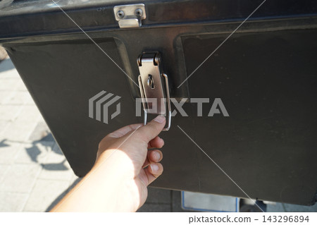 Hand Opening Metal Latch Fastener on Box Hand Opening Metal Latch Fastener on Box 143296894