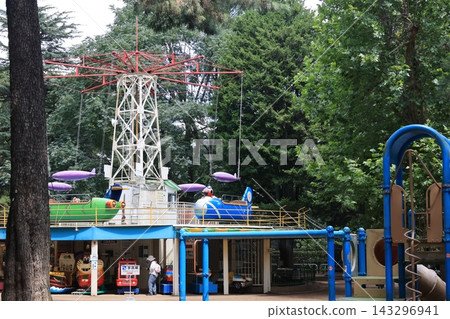 埼玉市大宮公園飛行塔內的遊樂設施 埼玉市大宮公園飛行塔內的遊樂設施 143296941