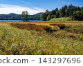 In early autumn in Oze, I gaze upon the autumn foliage and Oze Marsh, reluctantly leaving. 143297696