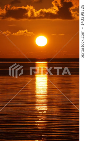 A beautiful sunset over the southern sea. A beautiful sunset over the southern sea. 143298528
