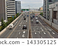 A view of the Metropolitan Expressway Inner Circular Route from the pedestrian deck at Takeshiba Pier. 143305125