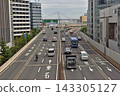 A view of the Metropolitan Expressway Inner Circular Route from the pedestrian deck at Takeshiba Pier. 143305127