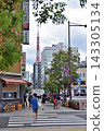 Tokyo Tower visible at the end of the sidewalk in Hamamatsucho 143305134