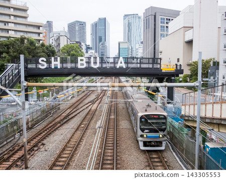【四壇道人行天橋】從人行天橋上看到的臨海線列車 【四壇道人行天橋】從人行天橋上看到的臨海線列車 143305553