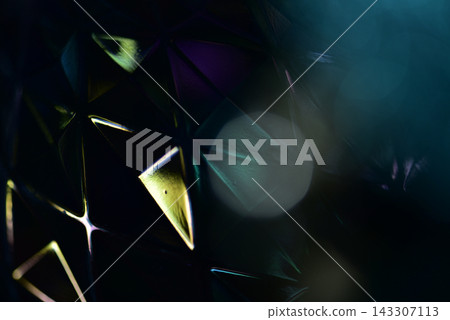 色彩繽紛、閃閃發光、充滿奇幻色彩的抽象背景;玻璃紋理背景;閃閃發光。 色彩繽紛、閃閃發光、充滿奇幻色彩的抽象背景;玻璃紋理背景;閃閃發光。 143307113