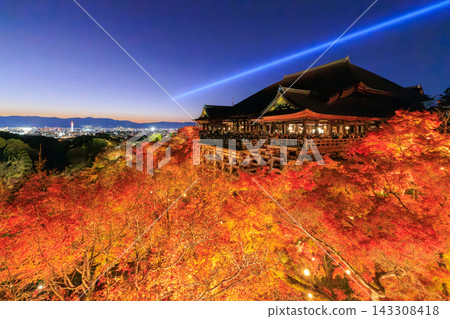 Autumn foliage light-up at Kiyomizu-dera Temple in Kyoto Autumn foliage light-up at Kiyomizu-dera Temple in Kyoto 143308418