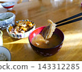 早餐決定一天的基調。讓我們享用一頓豐盛的早餐吧。 143312285