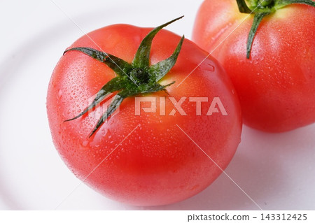 Fresh tomatoes Fresh tomatoes 143312425