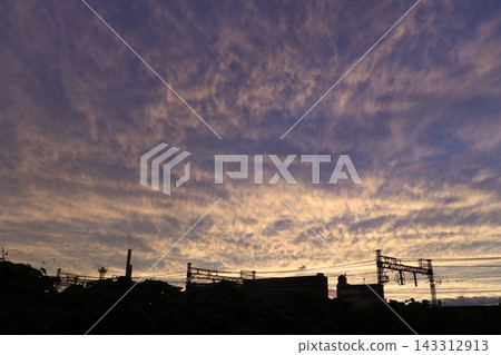 大阪府枚方市;日落;黃昏;傍晚;火紅的天空;晴朗的天空 大阪府枚方市;日落;黃昏;傍晚;火紅的天空;晴朗的天空 143312913