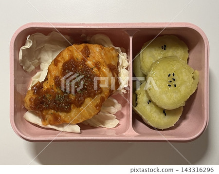Colorful and refreshing fruit dosirak with a variety of fresh, juicy fruits neatly arranged in a bento-style box. A perfect blend of natural sweetness and vibrant flavors for a healthy snack. 143316296