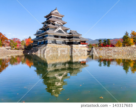 Matsumoto Castle (autumn) Matsumoto Castle (autumn) 143317683