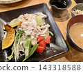 Chilled shabu-shabu and vegetable platter 143318588