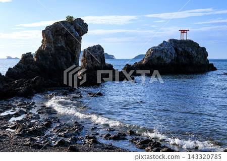 A vermilion-lacquered three-pillar torii gate stands in the scenic spot of Hikari-sho in Akune City, Kagoshima Prefecture. A vermilion-lacquered three-pillar torii gate stands in the scenic spot of Hikari-sho in Akune City, Kagoshima Prefecture. 143320785