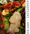 新鮮龍蝦刺身和奢華海鮮料理。 143320959