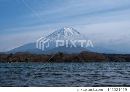 從本棲湖眺望富士山 從本棲湖眺望富士山 143321459