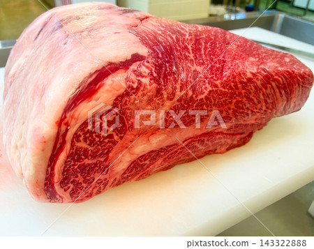 Fresh marbled beef block Fresh marbled beef block 143322888