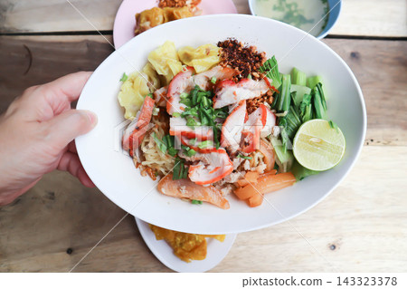noodles or Chinese noodles, plain noodles or wonton and noodles without soup noodles or Chinese noodles, plain noodles or wonton and noodles without soup 143323378