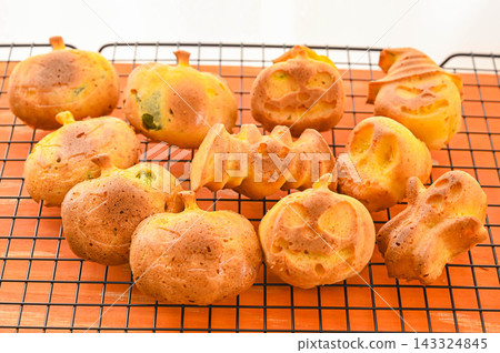 Freshly baked pumpkin cake Freshly baked pumpkin cake 143324845