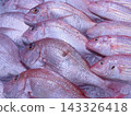Sea bream being sold (red sea bream and threadfin bream) 143326418