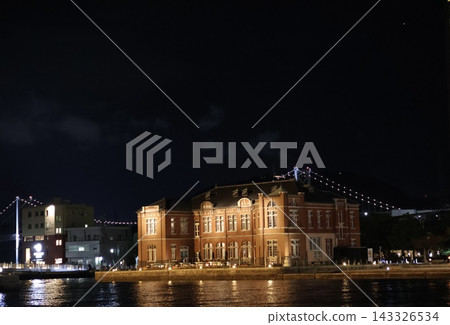 夜晚港口的復古建築 夜晚港口的復古建築 143326534