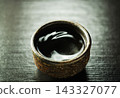 The ripples of sake spreading in the sake cup 143327077
