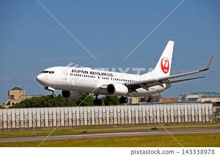 日本航空公司一架波音737客機降落 日本航空公司一架波音737客機降落 143338978