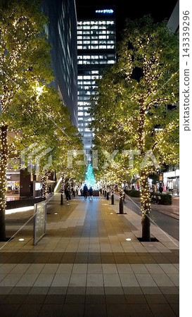 東京的夜晚，燈火輝煌，璀璨奪目。 143339296