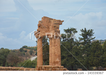 Doric columns of the Temple of the Dioscuri surrounded by nature in Agrigento, Sicily Doric columns of the Temple of the Dioscuri surrounded by nature in Agrigento, Sicily 143339367