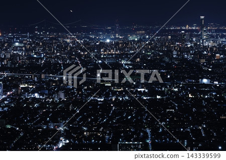 霧氣籠罩下的明石海峽大橋和夜景 霧氣籠罩下的明石海峽大橋和夜景 143339599