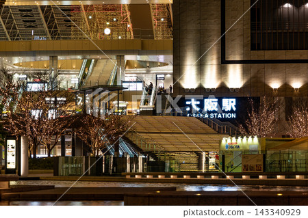 大阪府:日本都市景觀-夜幕下的大阪站 大阪府:日本都市景觀-夜幕下的大阪站 143340929