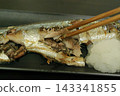 Enjoy grilled saury with grated daikon radish, eaten with chopsticks – a classic autumn Japanese dish. 143341855