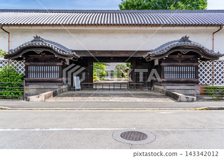Higashi Honganji Temple, Naijimon Gate (Nagayamon Gate), Important Cultural Property, Two guardhouses with curved gable roofs, built during the Meiji period. 143342012
