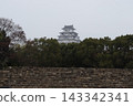 姬路城，這座國寶級城堡，在陰沉的初冬天空下巍然聳立。 143342341
