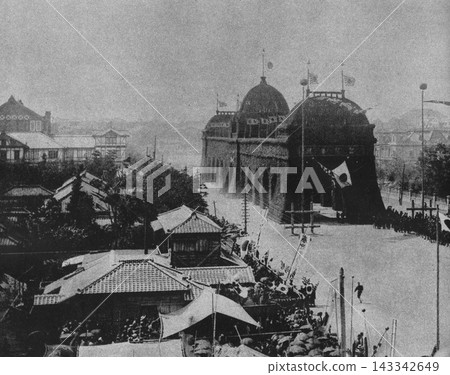 Old photograph: 1895, Tokyo, the triumphal arch built in Hibiya for the First Sino-Japanese War. Old photograph: 1895, Tokyo, the triumphal arch built in Hibiya for the First Sino-Japanese War. 143342649