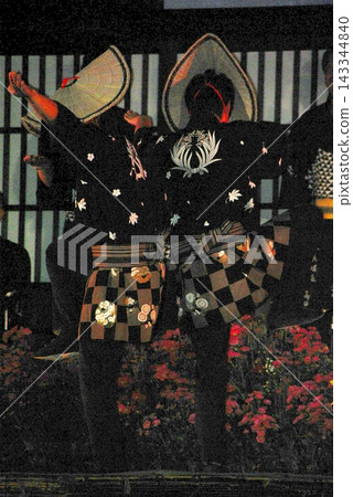 秋季,富山縣戶浪市相倉町會舉辦小切子祭,吸引大量民眾前來參加。 秋季,富山縣戶浪市相倉町會舉辦小切子祭,吸引大量民眾前來參加。 143344840