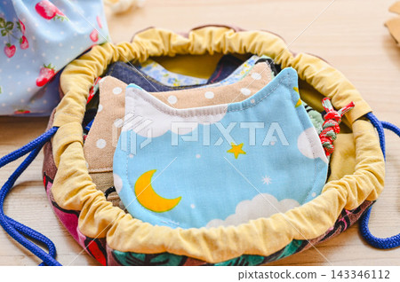 Handmade cat-shaped zipper pouch and drawstring bag Handmade cat-shaped zipper pouch and drawstring bag 143346112