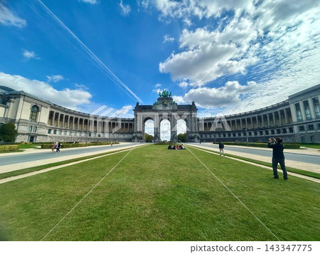 The magnificent Triumphal Arch in Cinquantenaire Park, Brussels, Belgium. 143347775
