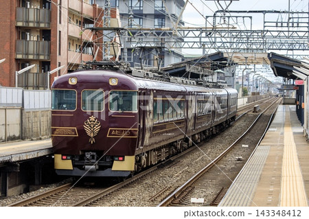 近鐵京都線上的觀光特快列車青吉號 143348412