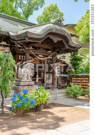 惠比八坂神社(俗稱惠比宮)的祭祀殿原名為牛頭天王神社,荒木村重曾向其獻上一把戰劍,祈求在戰鬥中取得勝利。 惠比八坂神社(俗稱惠比宮)的祭祀殿原名為牛頭天王神社,荒木村重曾向其獻上一把戰劍,祈求在戰鬥中取得勝利。 143351983
