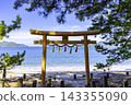 位於福岡市西區木野松原的木岐神社，其第一隻鳥居面向地平線。 143355090