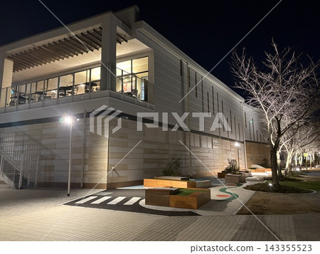 夜幕下的湖城奧特萊斯 夜幕下的湖城奧特萊斯 143355523
