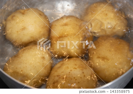 煮馬鈴薯 煮馬鈴薯 143358975