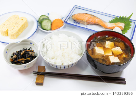 日式早餐 143359396
