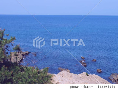 寧靜的夏井濱岩石海岸 143361514