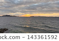 在海上日落 143361592