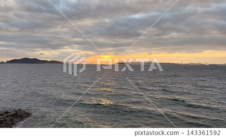 在海上日落 在海上日落 143361592