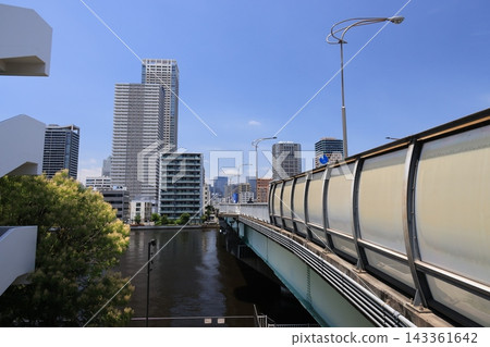 東京中央區月島朝潮大橋的景色。 東京中央區月島朝潮大橋的景色。 143361642