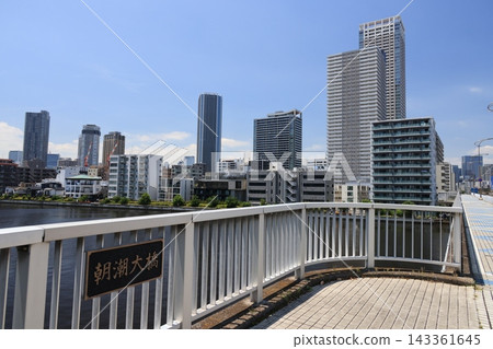 東京中央區月島朝潮大橋的景色。 東京中央區月島朝潮大橋的景色。 143361645