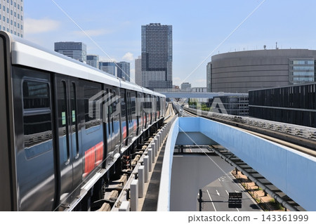 百合海鷗號列車從四條站出發,開往終點站豐洲。 百合海鷗號列車從四條站出發,開往終點站豐洲。 143361999
