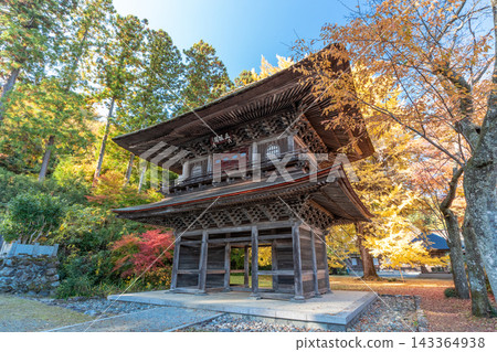 高德寺被秋葉環繞。 高德寺被秋葉環繞。 143364938